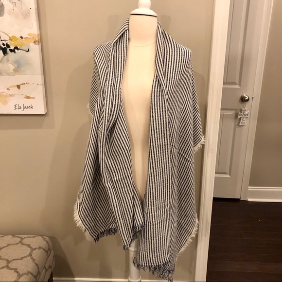 Navy Blue & White Shawl - Picture 3 of 10